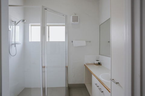 Canal Rocks Beachfront Apartments - Hotel Accommodation 39