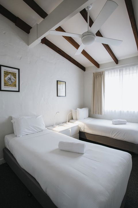 Canal Rocks Beachfront Apartments - Hotel Accommodation 37