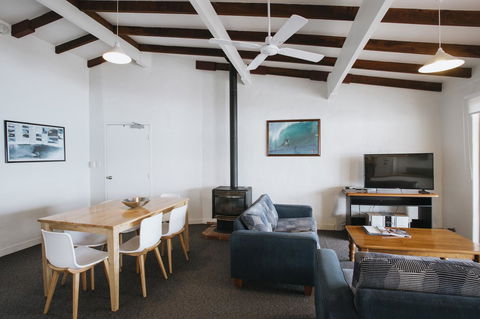 Canal Rocks Beachfront Apartments - Hotel Accommodation 2