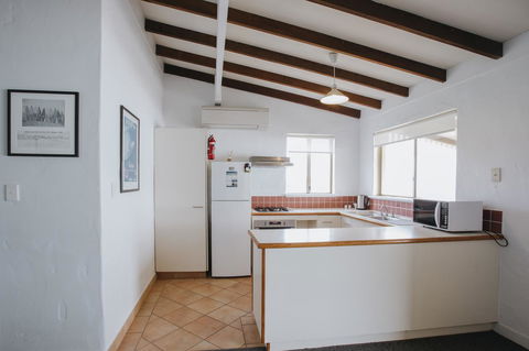 Canal Rocks Beachfront Apartments - Hotel Accommodation 21