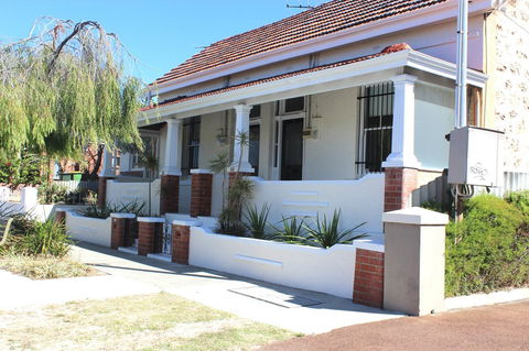 Captain\'s Heritage Cottage - Central Fremantle 2 Bedroom Historic Cottage - Hotel Accommodation 0