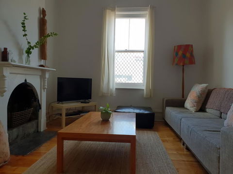 Captain\'s Heritage Cottage - Central Fremantle 2 Bedroom Historic Cottage - Hotel Accommodation 2