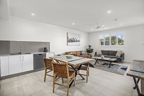 Rockpool 2 Sawtell Beach - Just Steps To Restaurants And 2 Min Stroll To Beach! - Hotel Accommodation 2