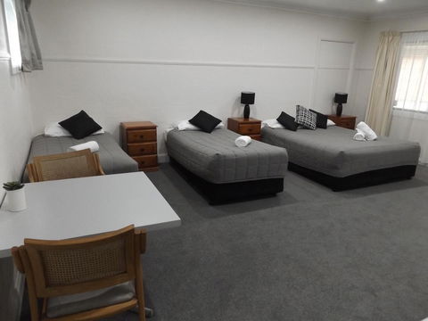 Ben Chifley Motor Inn - Hotel Accommodation 8