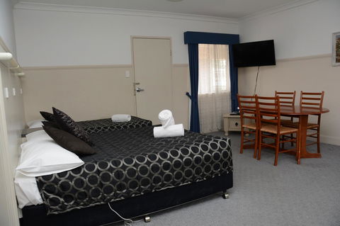 Ben Chifley Motor Inn - Hotel Accommodation 20