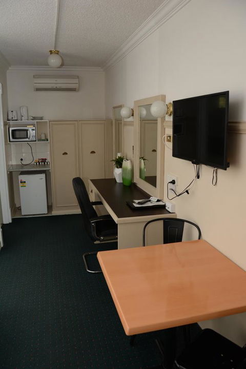Ben Chifley Motor Inn - Hotel Accommodation 17