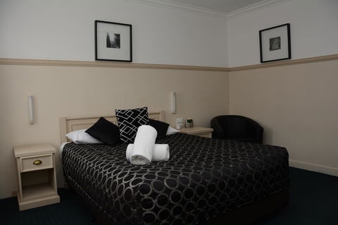 Ben Chifley Motor Inn - Hotel Accommodation 19