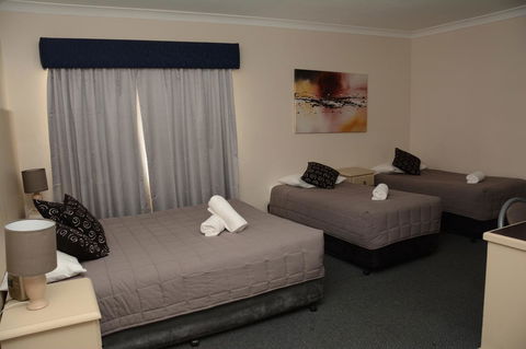 Ben Chifley Motor Inn - Hotel Accommodation 16