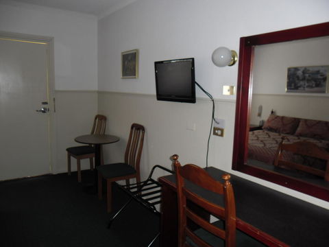 Ben Chifley Motor Inn - Hotel Accommodation 41