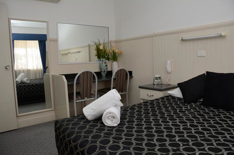 Ben Chifley Motor Inn - Hotel Accommodation 18