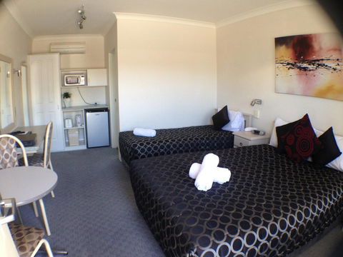 Ben Chifley Motor Inn - Hotel Accommodation 29
