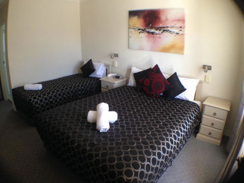 Ben Chifley Motor Inn - Hotel Accommodation 28