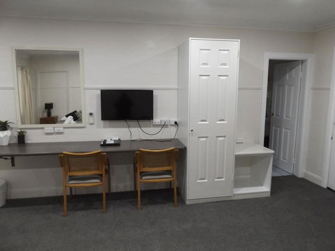 Ben Chifley Motor Inn - Hotel Accommodation 6