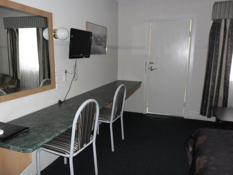 Ben Chifley Motor Inn - Hotel Accommodation 40