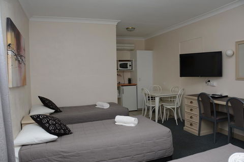 Ben Chifley Motor Inn - Hotel Accommodation 4