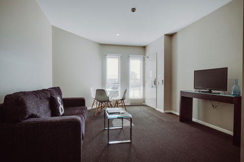 Crossroads Hotel - Hotel Accommodation 9