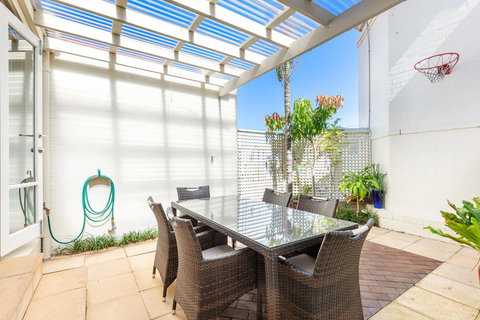 Kensington Self-Contained Modern House (89BROM) - Hotel Accommodation 9