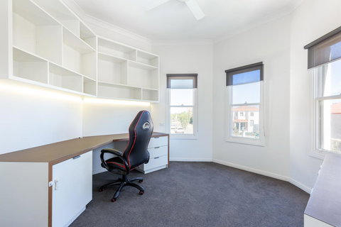 Kensington Self-Contained Modern House (89BROM) - Hotel Accommodation 11