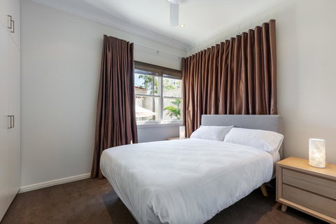 Kensington Self-Contained Modern House (89BROM) - Hotel Accommodation 20