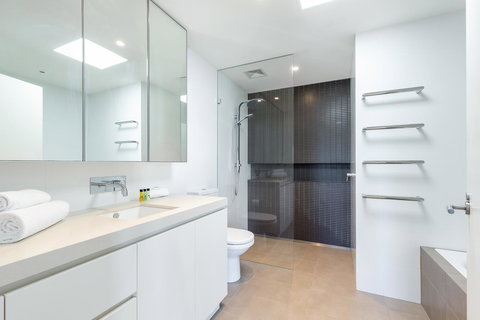 Kensington Self-Contained Modern House (89BROM) - Hotel Accommodation 10