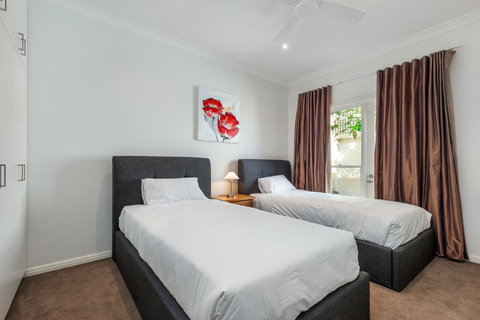 Kensington Self-Contained Modern House (89BROM) - Hotel Accommodation 12