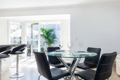 Kensington Self-Contained Modern House (89BROM) - Hotel Accommodation 8