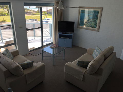 Breakers Apartments - Hotel Accommodation 12