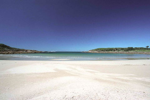 On The Beach Getaway - Hotel Accommodation 14