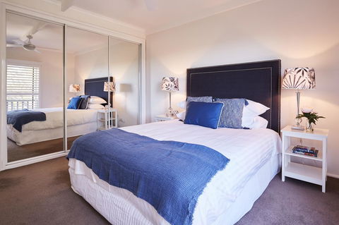 Bright And Spacious Family Home With Leafy Deck - Hotel Accommodation 5