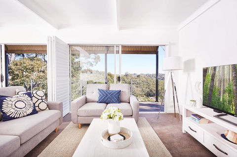 Bright And Spacious Family Home With Leafy Deck - Hotel Accommodation 14