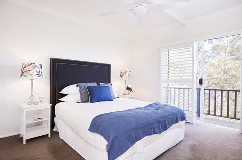 Bright And Spacious Family Home With Leafy Deck - Hotel Accommodation 1