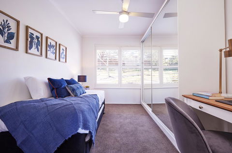 Bright And Spacious Family Home With Leafy Deck - Hotel Accommodation 28