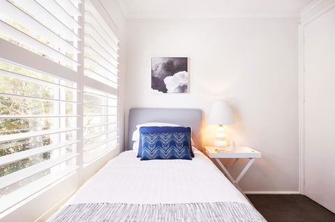 Bright And Spacious Family Home With Leafy Deck - Hotel Accommodation 25