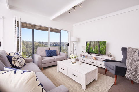 Bright And Spacious Family Home With Leafy Deck - Hotel Accommodation 3