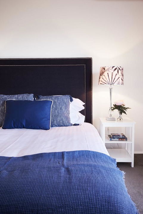 Bright And Spacious Family Home With Leafy Deck - Hotel Accommodation 7
