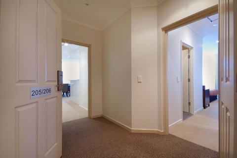 Macquarie Waters Boutique Apartment Hotel - Hotel Accommodation 7