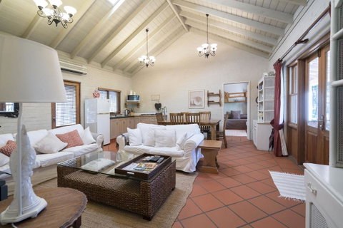 Thistle Hill Guesthouse - Walk To Many Wineries And Restaurants - Hotel Accommodation 34
