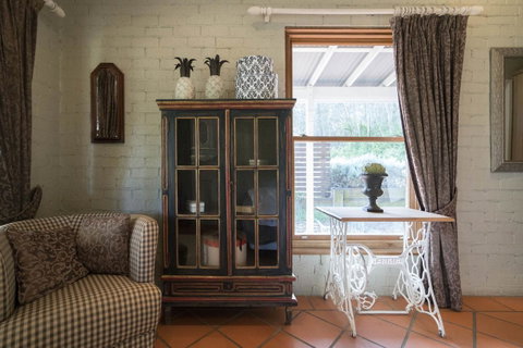 Thistle Hill Guesthouse - Walk To Many Wineries And Restaurants - Hotel Accommodation 24