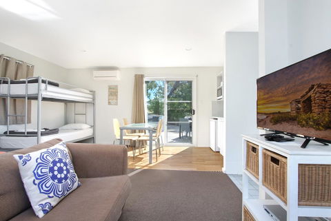 Huskisson Holiday Motel Cabins - Hotel Accommodation 1