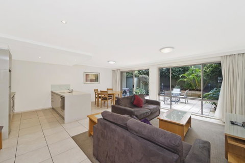 Flynns Beach Resort - Hotel Accommodation 2