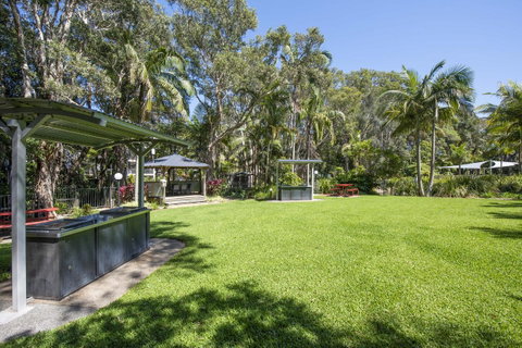 Flynns Beach Resort - Hotel Accommodation 9
