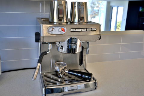 Neptune I Absolute Beachfront I Stunning Views - Hotel Accommodation 9