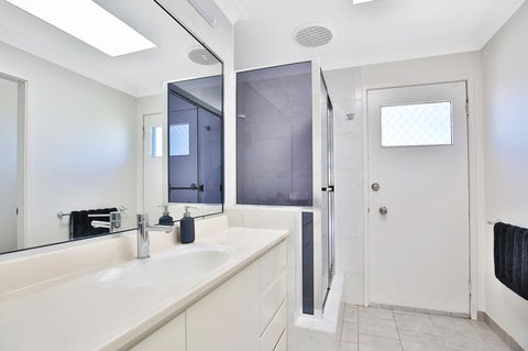 Neptune I Absolute Beachfront I Stunning Views - Hotel Accommodation 19