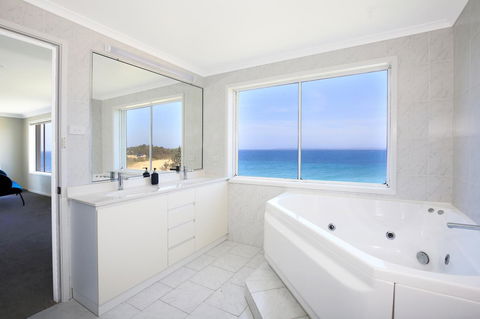 Neptune I Absolute Beachfront I Stunning Views - Hotel Accommodation 18