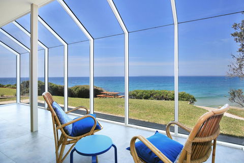 Neptune I Absolute Beachfront I Stunning Views - Hotel Accommodation 1