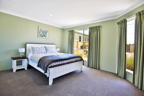 Neptune I Absolute Beachfront I Stunning Views - Hotel Accommodation 15