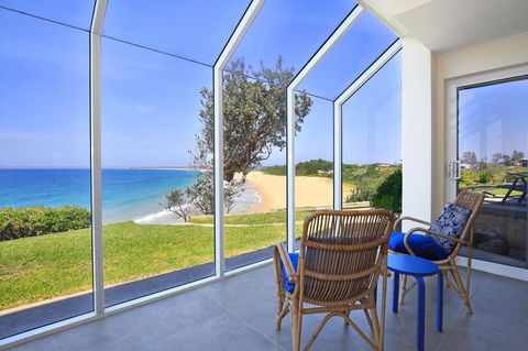 Neptune I Absolute Beachfront I Stunning Views - Hotel Accommodation 4