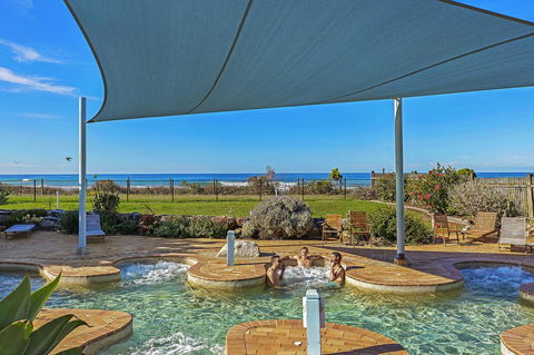 Blue Lagoon Beach Resort - Hotel Accommodation 3
