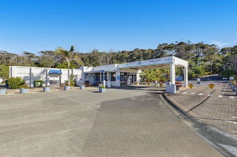 Blue Lagoon Beach Resort - Hotel Accommodation 11
