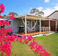 Hayes Beach House - Jervis Bay - Pet Friendly - Hotel Accommodation